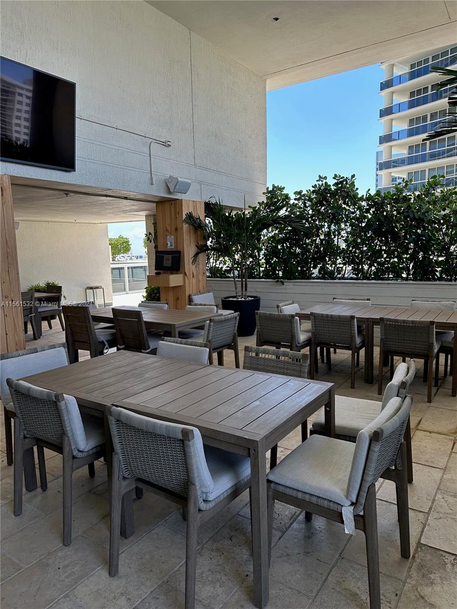 Hallandale Beach, Florida 33009, 1 Bedroom Bedrooms, ,1 BathroomBathrooms,Residentiallease,For Rent,A11561532