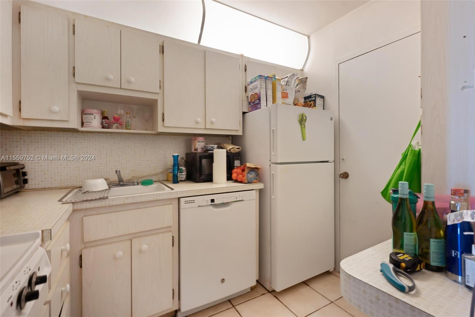 2899 Collins Ave 1104, Miami Beach, Florida 33140, ,1 BathroomBathrooms,Residential,For Sale,2899 Collins Ave 1104,A11559752