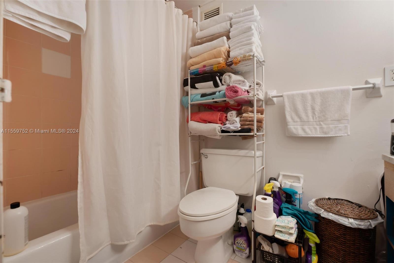 2899 Collins Ave 1104, Miami Beach, Florida 33140, ,1 BathroomBathrooms,Residential,For Sale,2899 Collins Ave 1104,A11559752