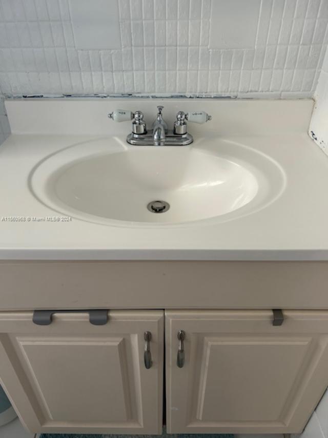 705 NE 2nd St 1, Hallandale Beach, Florida 33009, 1 Bedroom Bedrooms, ,1 BathroomBathrooms,Residentiallease,For Rent,705 NE 2nd St 1,A11560968