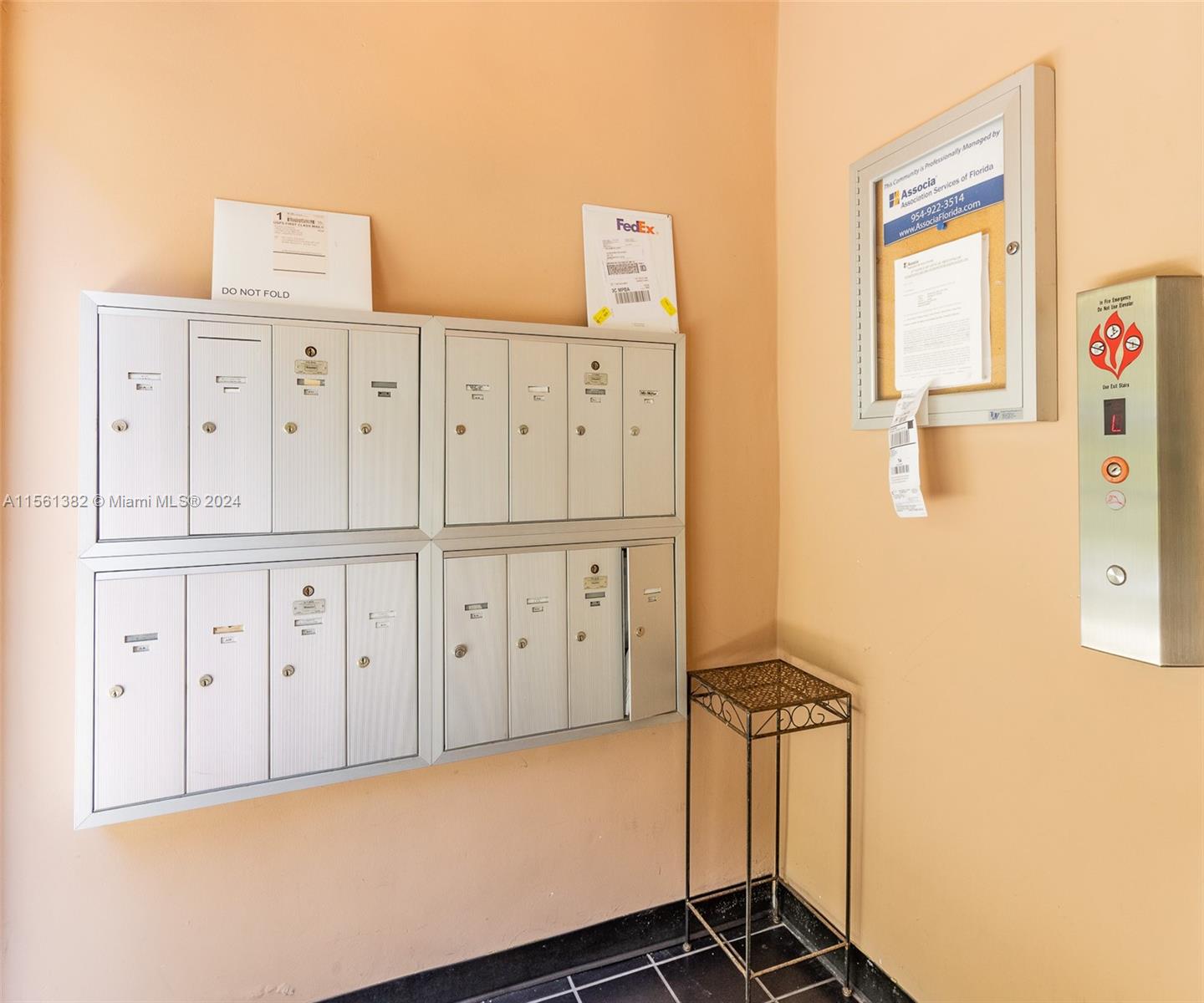 Mailbox/Elevator entrance