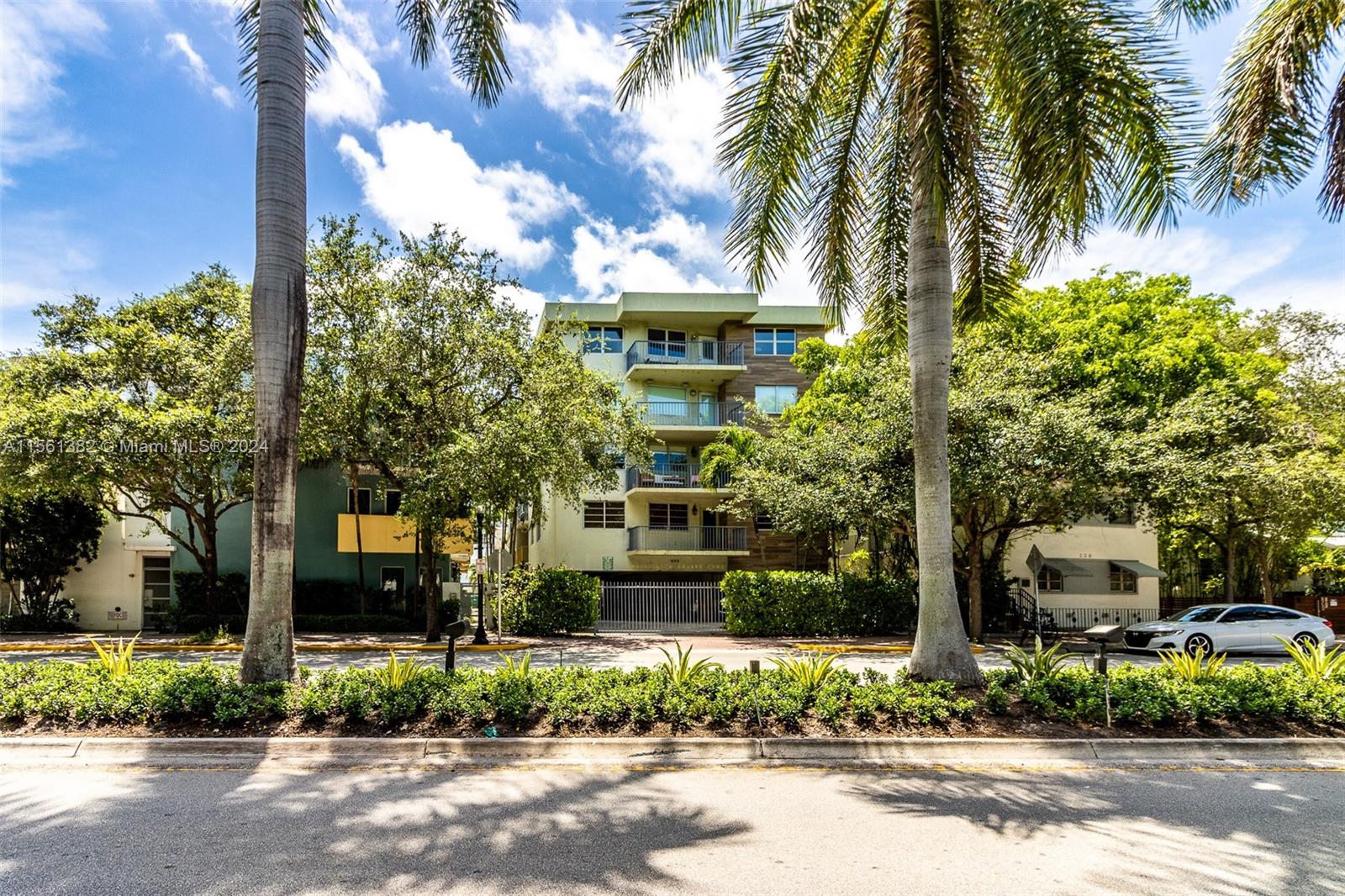 220 Washington Ave 5C, Miami Beach, Florida 33139, 1 Bedroom Bedrooms, ,1 BathroomBathrooms,Residential,For Sale,220 Washington Ave 5C,A11561382