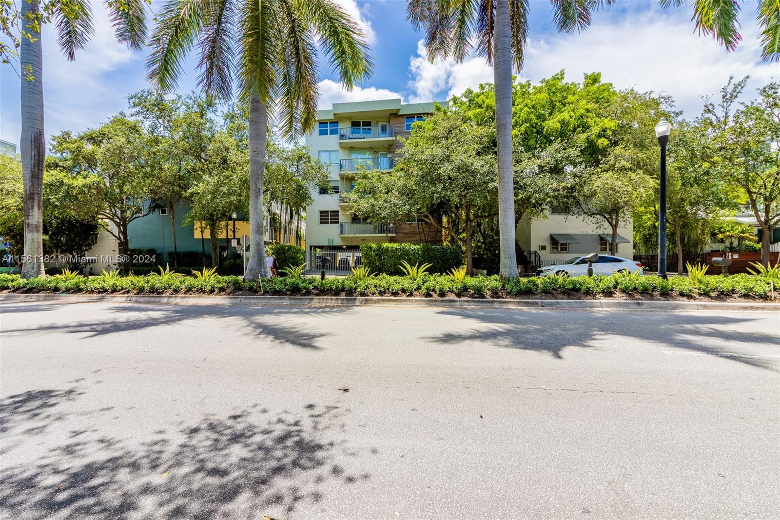 220 Washington Ave 5C, Miami Beach, Florida 33139, 1 Bedroom Bedrooms, ,1 BathroomBathrooms,Residential,For Sale,220 Washington Ave 5C,A11561382