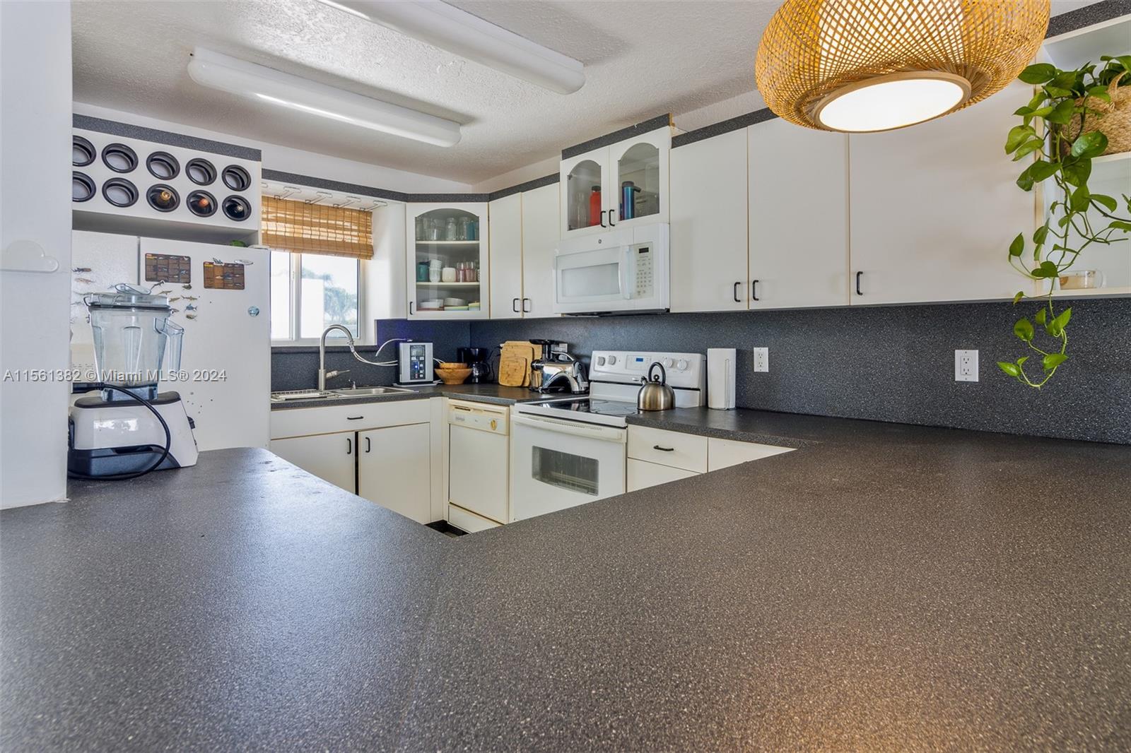 220 Washington Ave 5C, Miami Beach, Florida 33139, 1 Bedroom Bedrooms, ,1 BathroomBathrooms,Residential,For Sale,220 Washington Ave 5C,A11561382