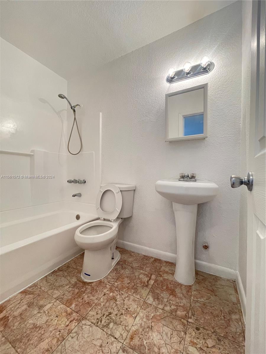 1451 NE 170th St 203A, North Miami Beach, Florida 33162, 1 Bedroom Bedrooms, ,1 BathroomBathrooms,Residentiallease,For Rent,1451 NE 170th St 203A,A11561572