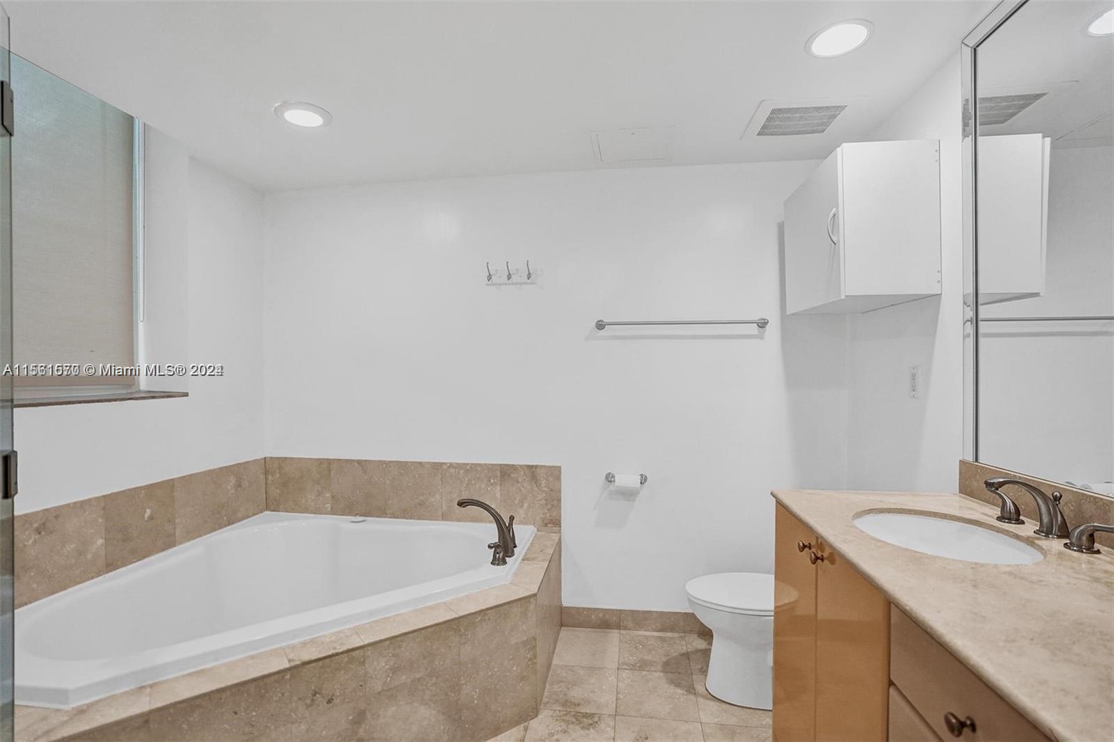 1745 E Hallandale Beach Blvd 102W, Hallandale Beach, Florida 33009, 3 Bedrooms Bedrooms, ,3 BathroomsBathrooms,Residentiallease,For Rent,1745 E Hallandale Beach Blvd 102W,A11561570