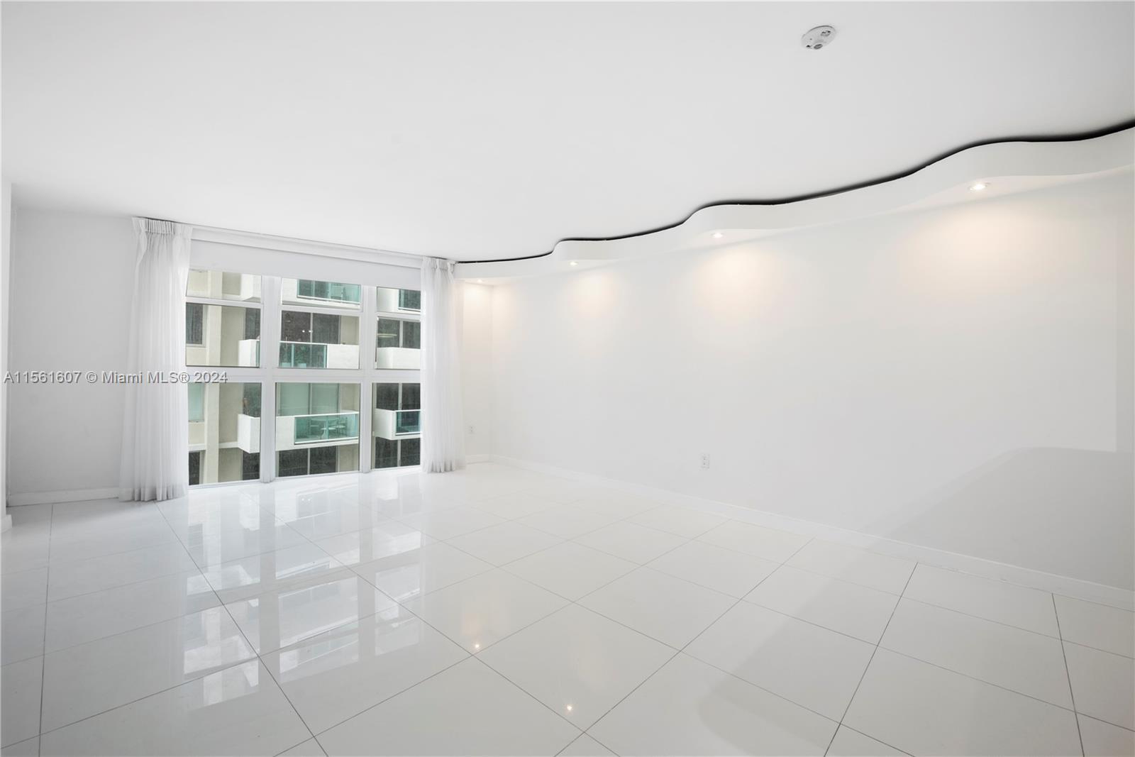 1228 West Ave 611, Miami Beach, Florida 33139, 1 Bedroom Bedrooms, ,1 BathroomBathrooms,Residential,For Sale,1228 West Ave 611,A11561607