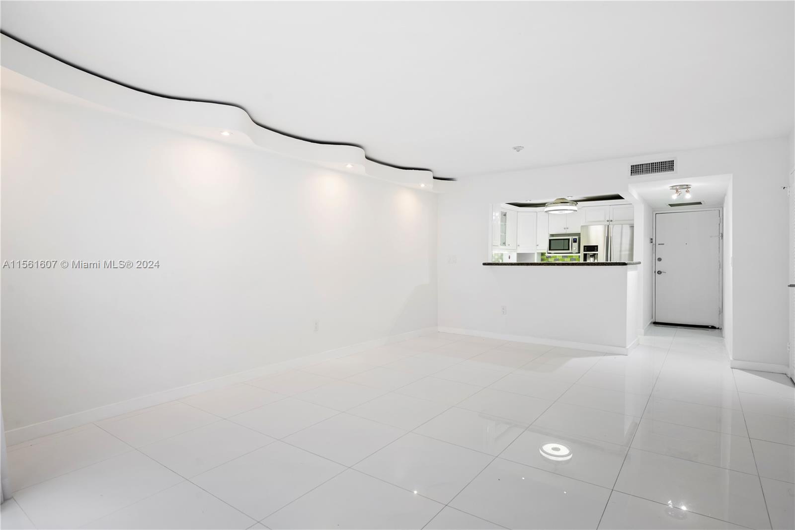 1228 West Ave 611, Miami Beach, Florida 33139, 1 Bedroom Bedrooms, ,1 BathroomBathrooms,Residential,For Sale,1228 West Ave 611,A11561607