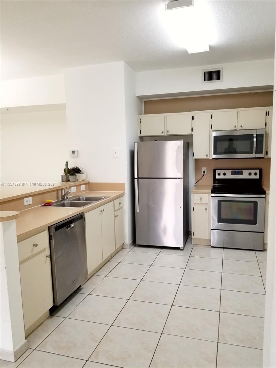 7200 NW 114th Ave 202, Doral, Florida 33178, 3 Bedrooms Bedrooms, ,2 BathroomsBathrooms,Residentiallease,For Rent,7200 NW 114th Ave 202,A11557327