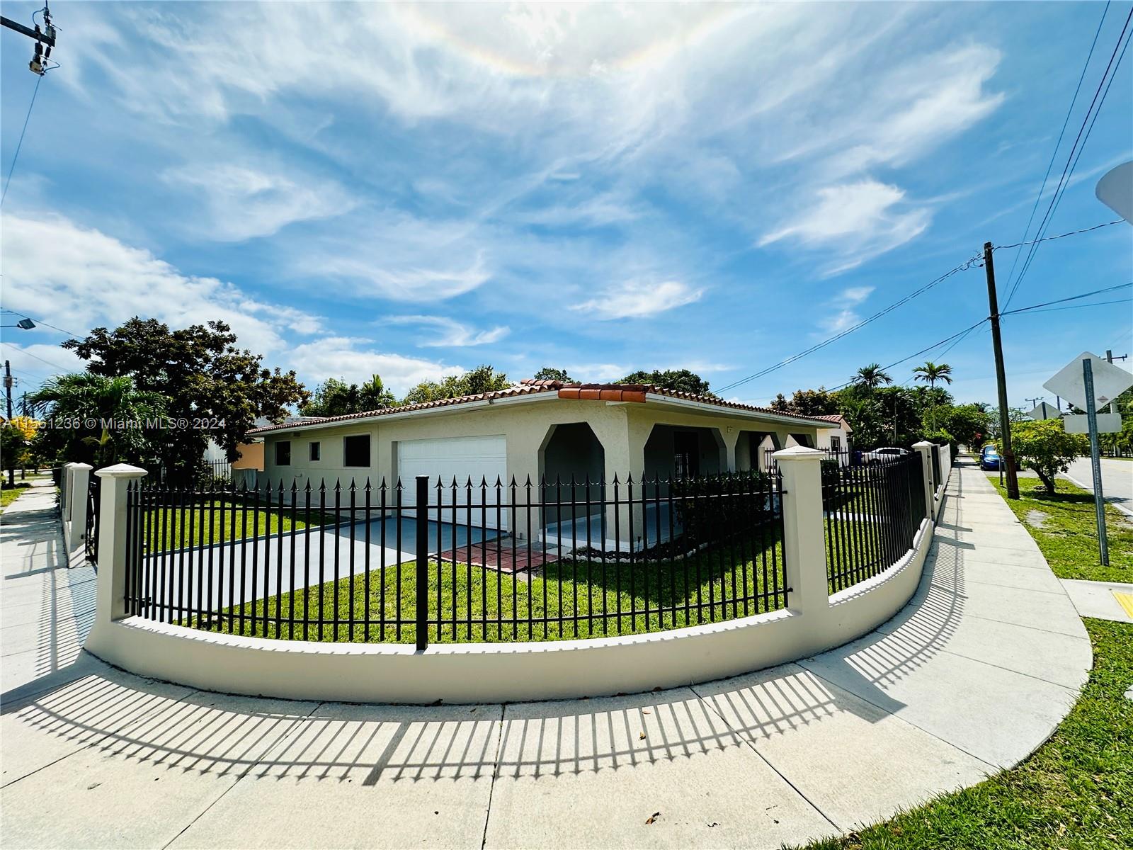 201 SW 40th Ave, Miami, Florida 33134, 3 Bedrooms Bedrooms, ,2 BathroomsBathrooms,Residentiallease,For Rent,201 SW 40th Ave,A11561236