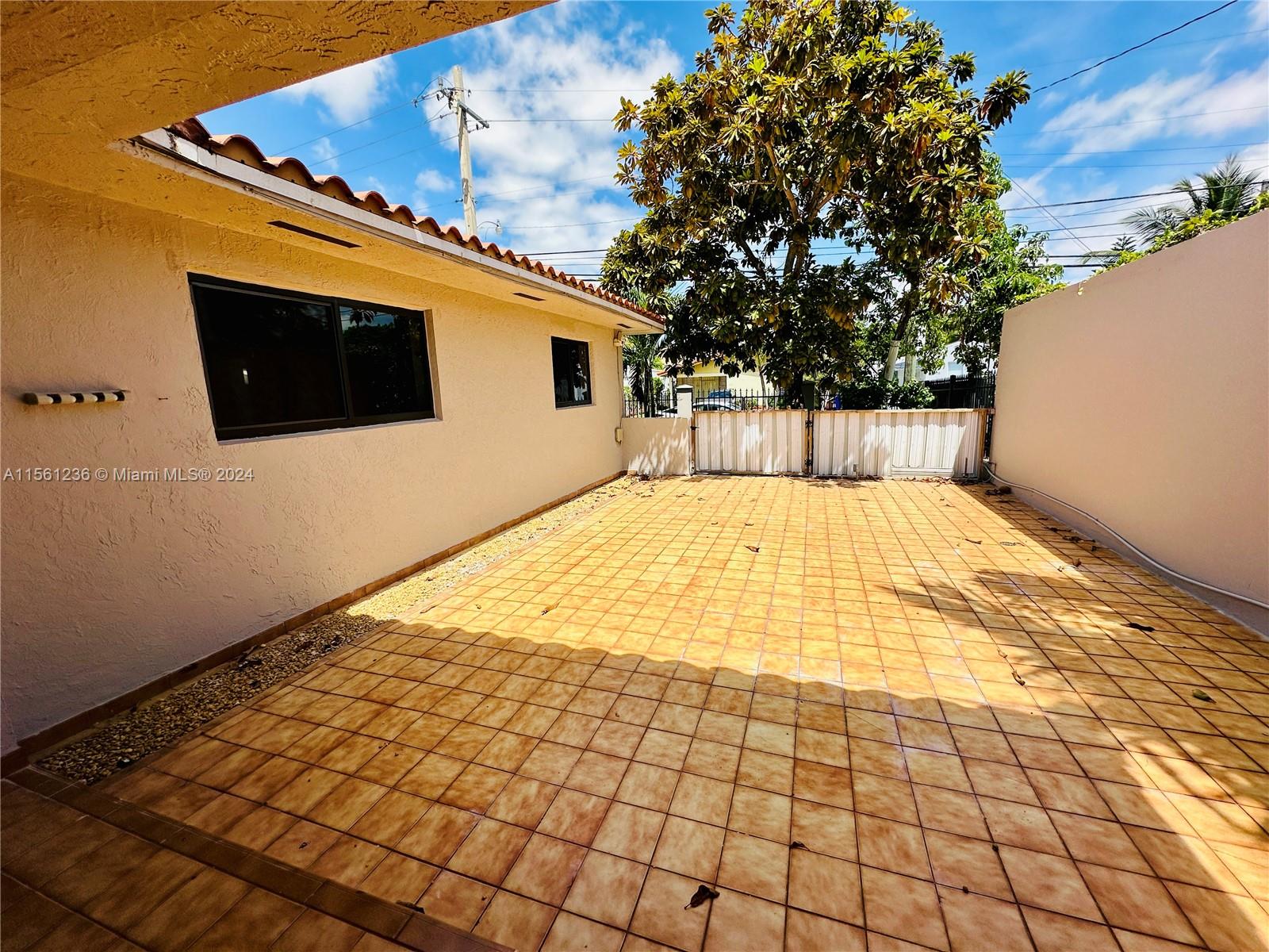 201 SW 40th Ave, Miami, Florida 33134, 3 Bedrooms Bedrooms, ,2 BathroomsBathrooms,Residentiallease,For Rent,201 SW 40th Ave,A11561236
