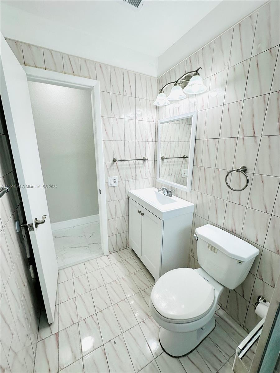 201 SW 40th Ave, Miami, Florida 33134, 3 Bedrooms Bedrooms, ,2 BathroomsBathrooms,Residentiallease,For Rent,201 SW 40th Ave,A11561236