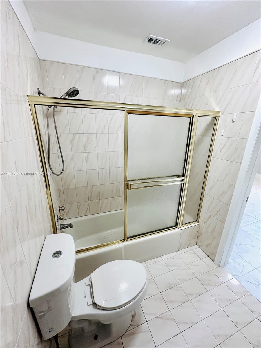 201 SW 40th Ave, Miami, Florida 33134, 3 Bedrooms Bedrooms, ,2 BathroomsBathrooms,Residentiallease,For Rent,201 SW 40th Ave,A11561236