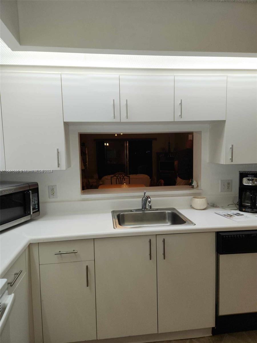 Immaculate white kitchen