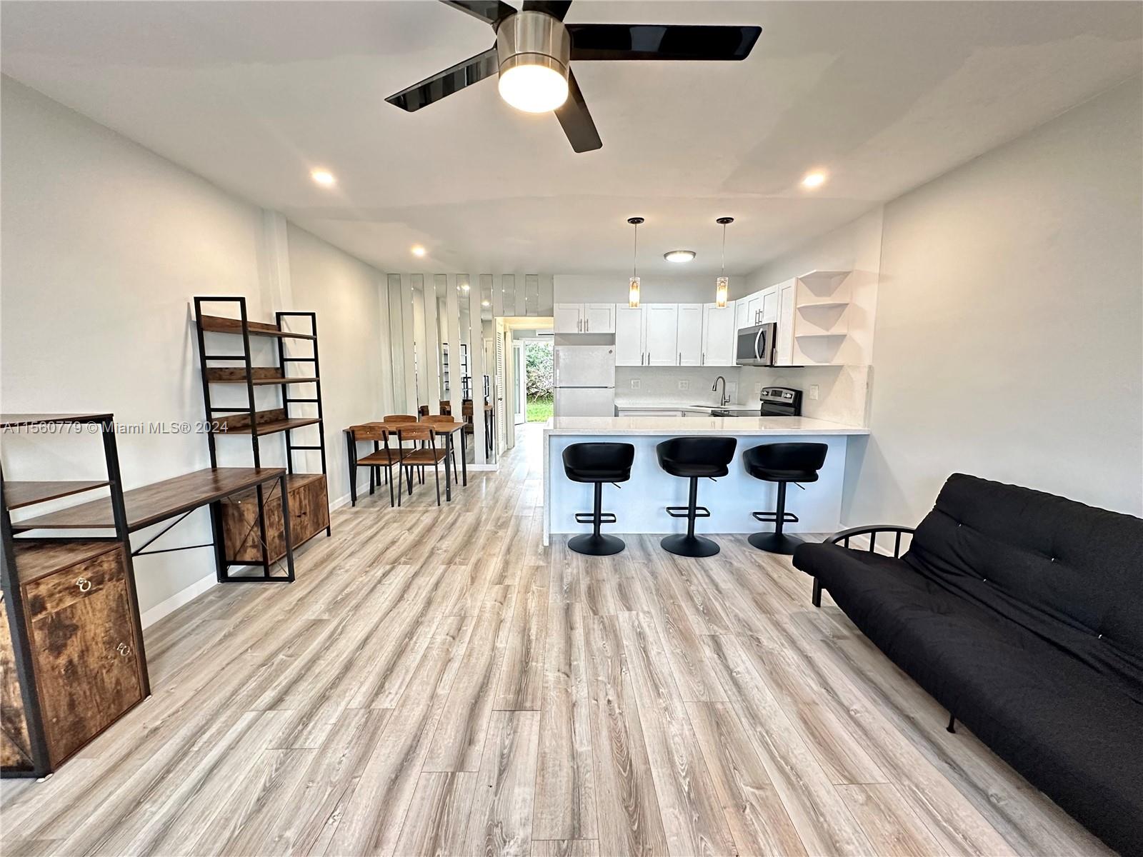 800 SW 11th Ave 7A, Hallandale Beach, Florida 33009, 1 Bedroom Bedrooms, ,1 BathroomBathrooms,Residential,For Sale,800 SW 11th Ave 7A,A11560779