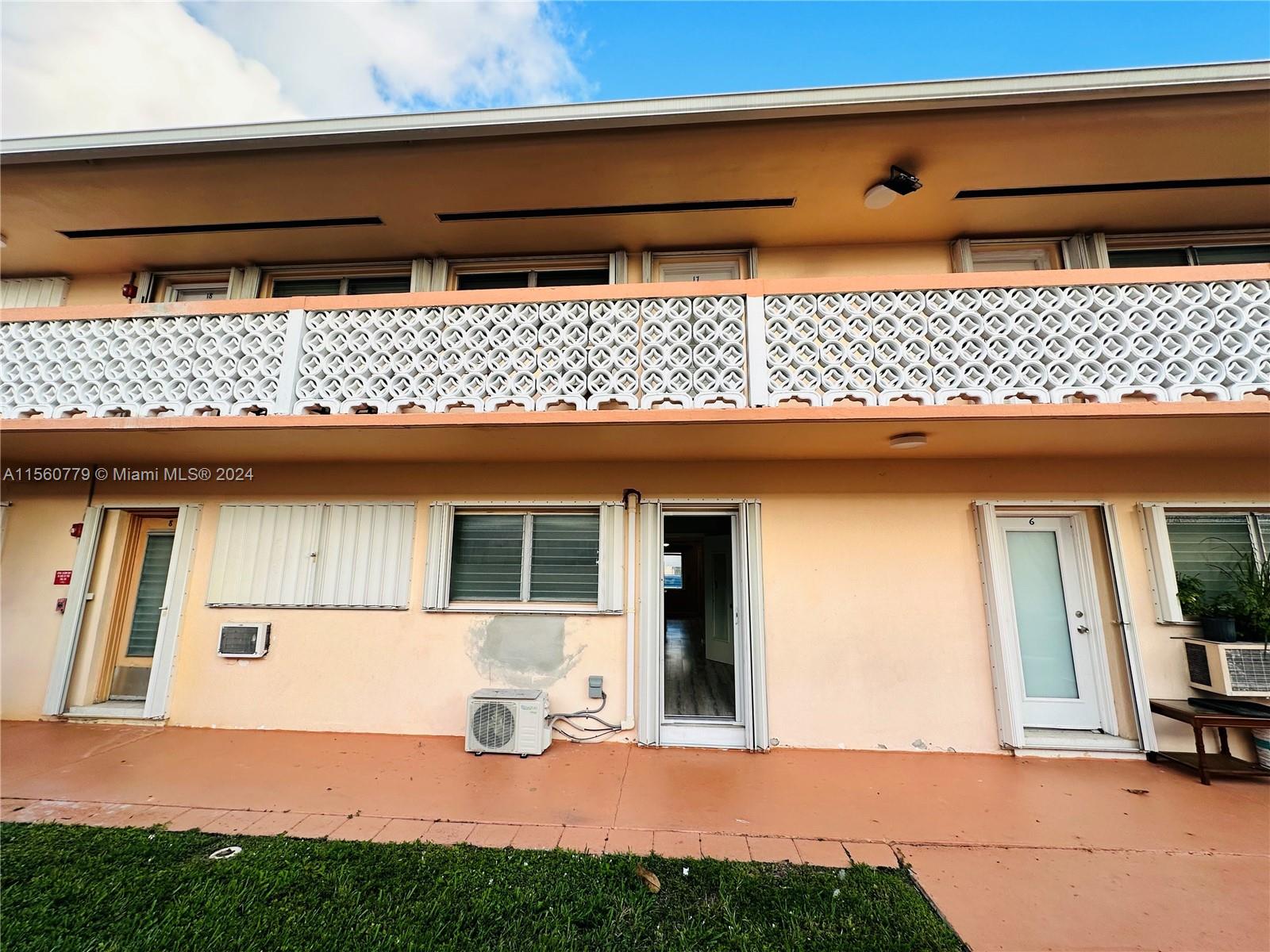800 SW 11th Ave 7A, Hallandale Beach, Florida 33009, 1 Bedroom Bedrooms, ,1 BathroomBathrooms,Residential,For Sale,800 SW 11th Ave 7A,A11560779