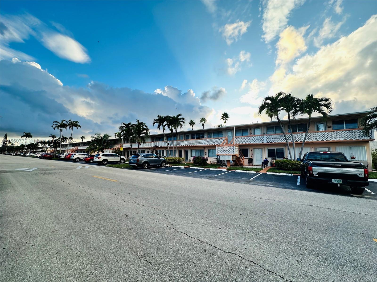 800 SW 11th Ave 7A, Hallandale Beach, Florida 33009, 1 Bedroom Bedrooms, ,1 BathroomBathrooms,Residential,For Sale,800 SW 11th Ave 7A,A11560779