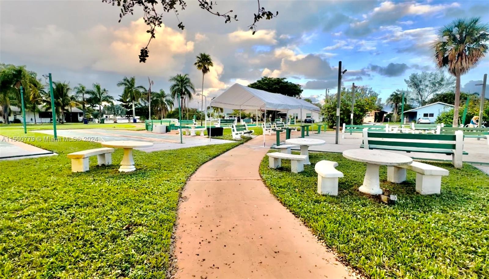 800 SW 11th Ave 7A, Hallandale Beach, Florida 33009, 1 Bedroom Bedrooms, ,1 BathroomBathrooms,Residential,For Sale,800 SW 11th Ave 7A,A11560779