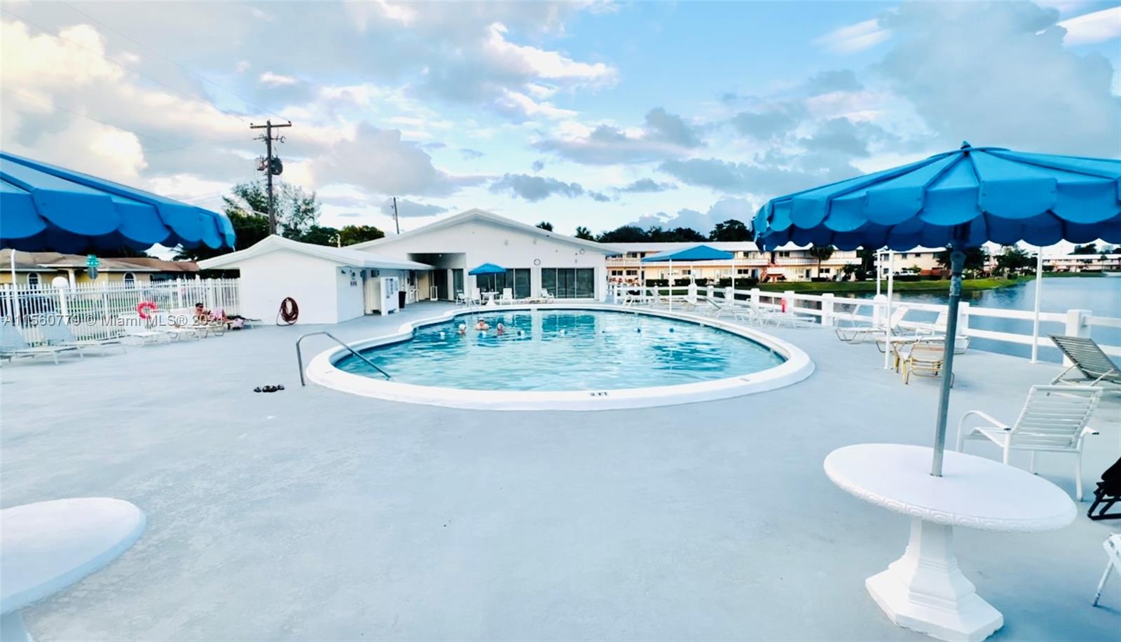 800 SW 11th Ave 7A, Hallandale Beach, Florida 33009, 1 Bedroom Bedrooms, ,1 BathroomBathrooms,Residential,For Sale,800 SW 11th Ave 7A,A11560779