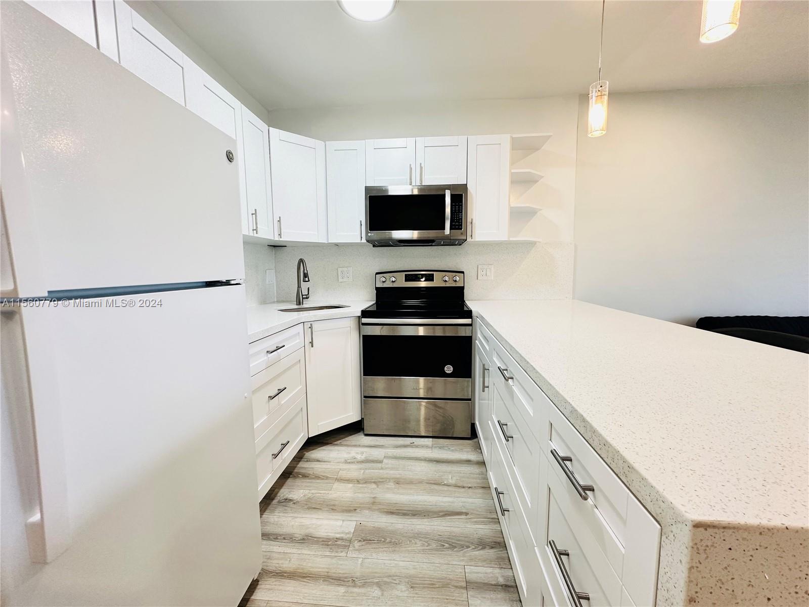 800 SW 11th Ave 7A, Hallandale Beach, Florida 33009, 1 Bedroom Bedrooms, ,1 BathroomBathrooms,Residential,For Sale,800 SW 11th Ave 7A,A11560779