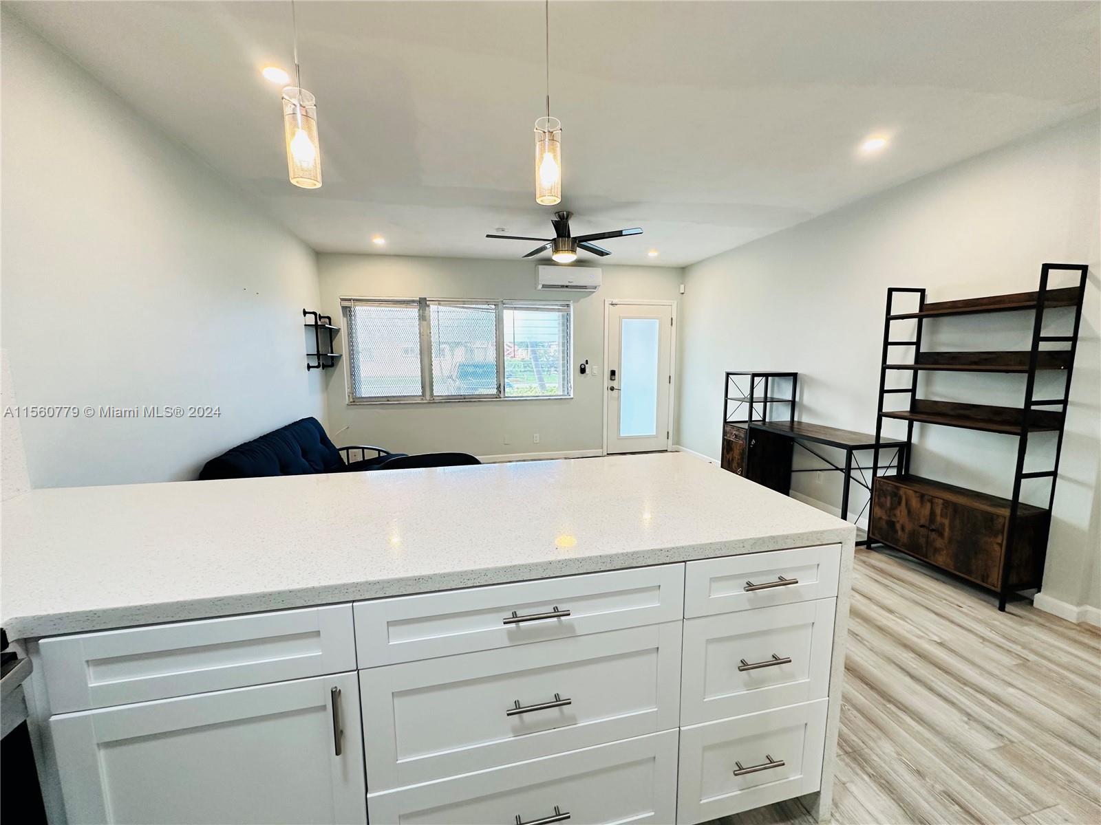 800 SW 11th Ave 7A, Hallandale Beach, Florida 33009, 1 Bedroom Bedrooms, ,1 BathroomBathrooms,Residential,For Sale,800 SW 11th Ave 7A,A11560779