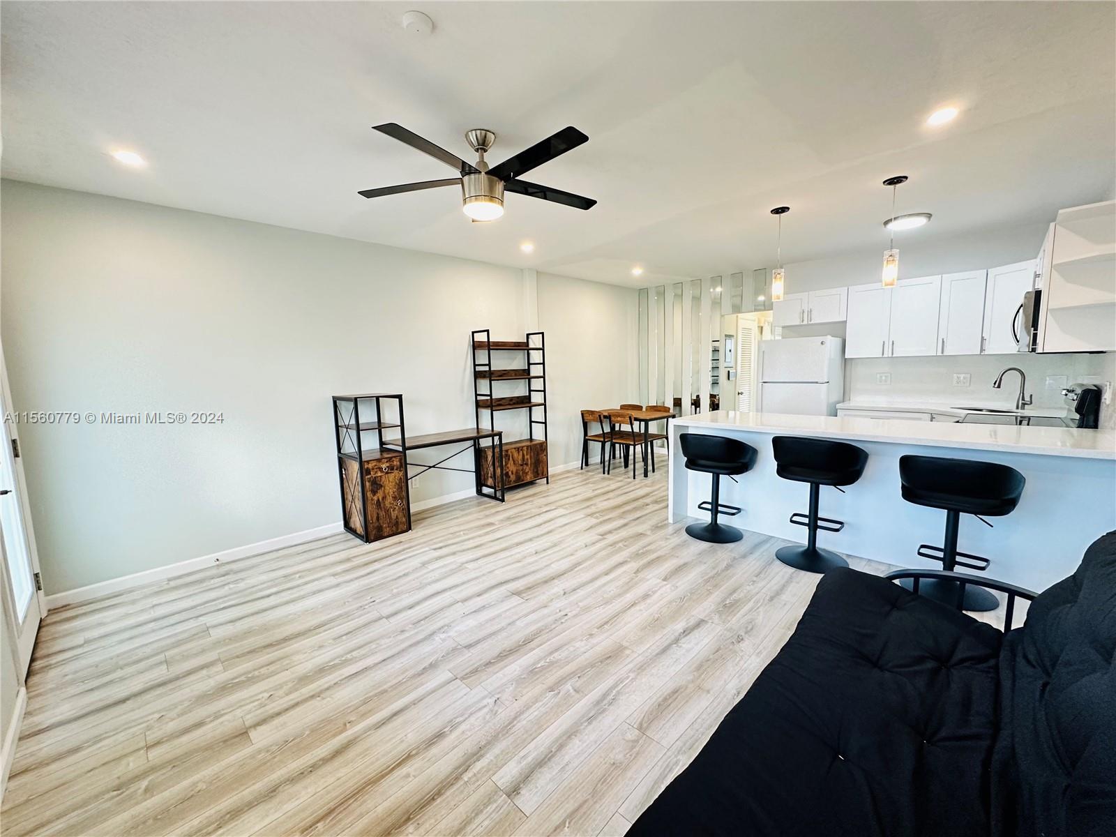 800 SW 11th Ave 7A, Hallandale Beach, Florida 33009, 1 Bedroom Bedrooms, ,1 BathroomBathrooms,Residential,For Sale,800 SW 11th Ave 7A,A11560779