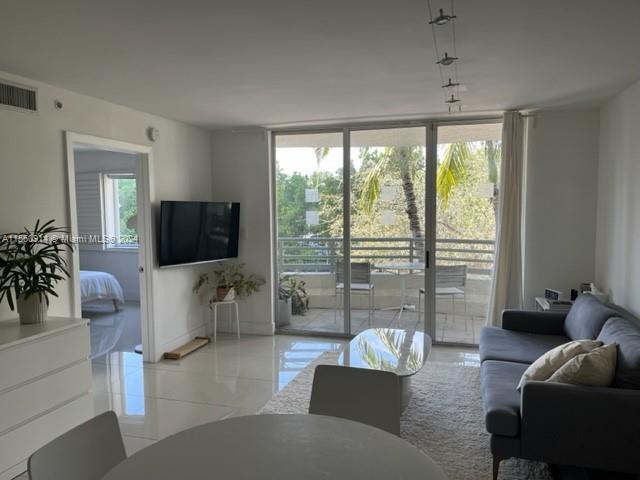 1401 Bay Rd 309, Miami Beach, Florida 33139, 2 Bedrooms Bedrooms, ,2 BathroomsBathrooms,Residentiallease,For Rent,1401 Bay Rd 309,A11560914