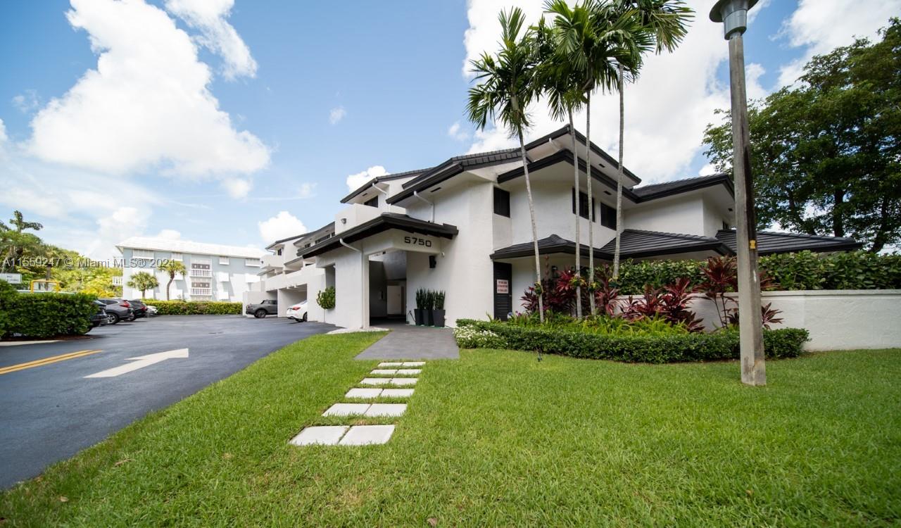 5750 Turin St 205, Coral Gables, Florida 33146, 3 Bedrooms Bedrooms, ,2 BathroomsBathrooms,Residentiallease,For Rent,5750 Turin St 205,A11559247