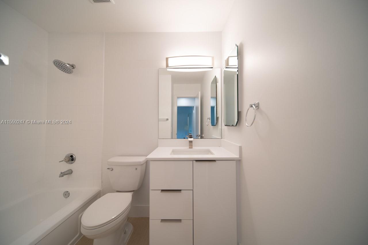 5750 Turin St 205, Coral Gables, Florida 33146, 3 Bedrooms Bedrooms, ,2 BathroomsBathrooms,Residentiallease,For Rent,5750 Turin St 205,A11559247