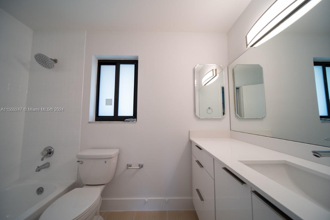 5750 Turin St 205, Coral Gables, Florida 33146, 3 Bedrooms Bedrooms, ,2 BathroomsBathrooms,Residentiallease,For Rent,5750 Turin St 205,A11559247