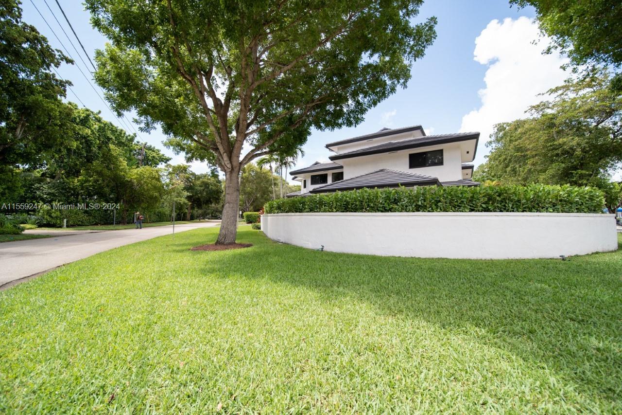 5750 Turin St 205, Coral Gables, Florida 33146, 3 Bedrooms Bedrooms, ,2 BathroomsBathrooms,Residentiallease,For Rent,5750 Turin St 205,A11559247