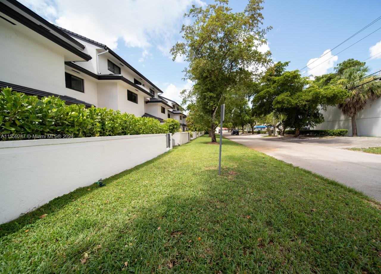5750 Turin St 205, Coral Gables, Florida 33146, 3 Bedrooms Bedrooms, ,2 BathroomsBathrooms,Residentiallease,For Rent,5750 Turin St 205,A11559247