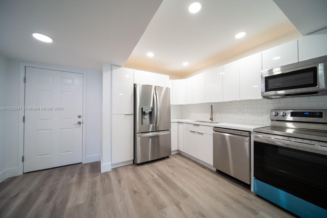 5750 Turin St 205, Coral Gables, Florida 33146, 3 Bedrooms Bedrooms, ,2 BathroomsBathrooms,Residentiallease,For Rent,5750 Turin St 205,A11559247