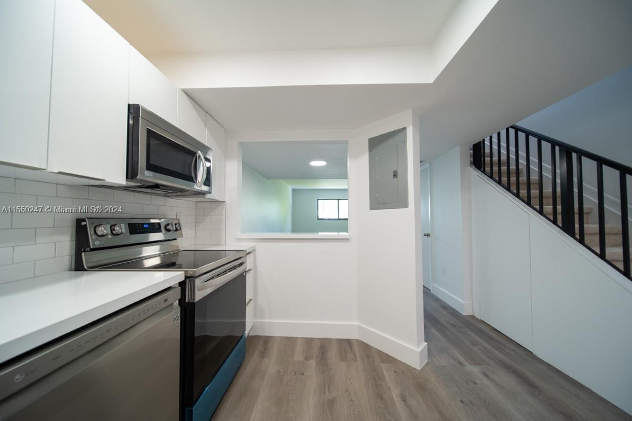 5750 Turin St 205, Coral Gables, Florida 33146, 3 Bedrooms Bedrooms, ,2 BathroomsBathrooms,Residentiallease,For Rent,5750 Turin St 205,A11559247