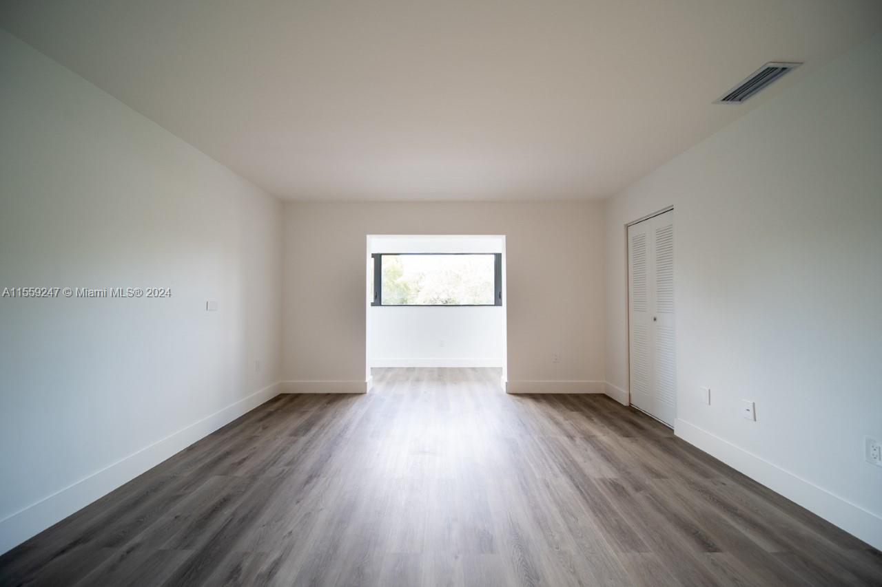 5750 Turin St 205, Coral Gables, Florida 33146, 3 Bedrooms Bedrooms, ,2 BathroomsBathrooms,Residentiallease,For Rent,5750 Turin St 205,A11559247