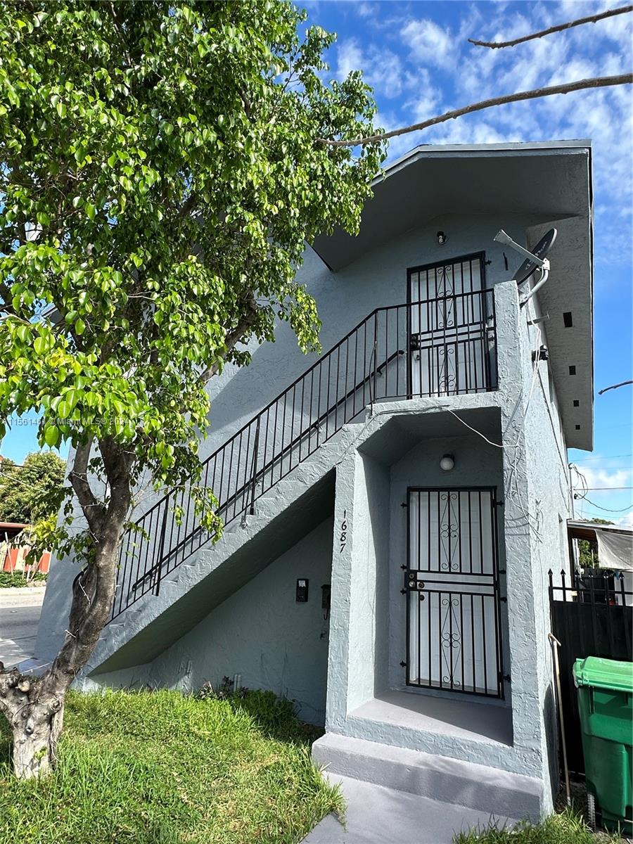 1687 SW 10th St Upper, Miami, Florida 33135, 3 Bedrooms Bedrooms, ,2 BathroomsBathrooms,Residentiallease,For Rent,1687 SW 10th St Upper,A11561461