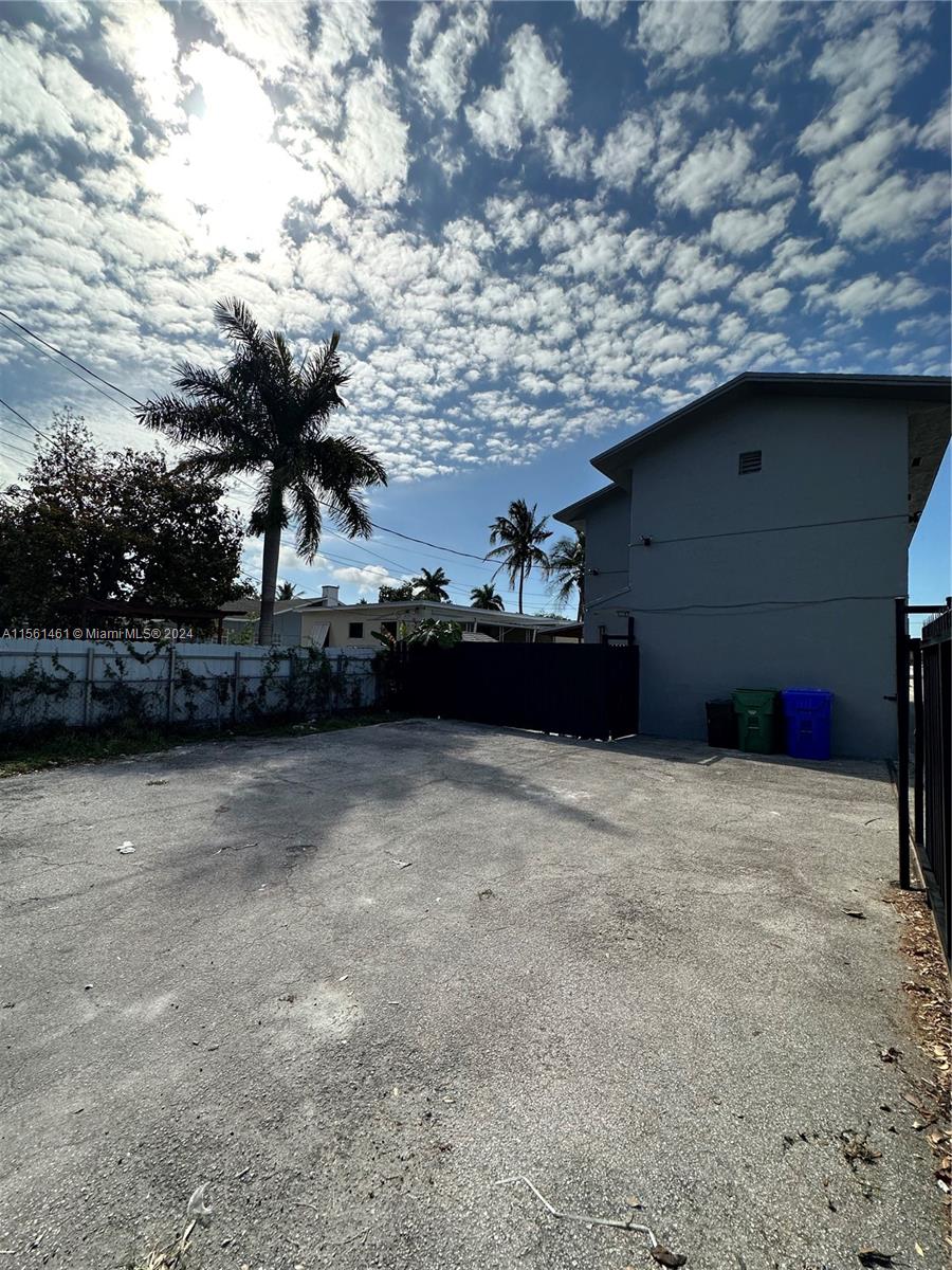 1687 SW 10th St Upper, Miami, Florida 33135, 3 Bedrooms Bedrooms, ,2 BathroomsBathrooms,Residentiallease,For Rent,1687 SW 10th St Upper,A11561461
