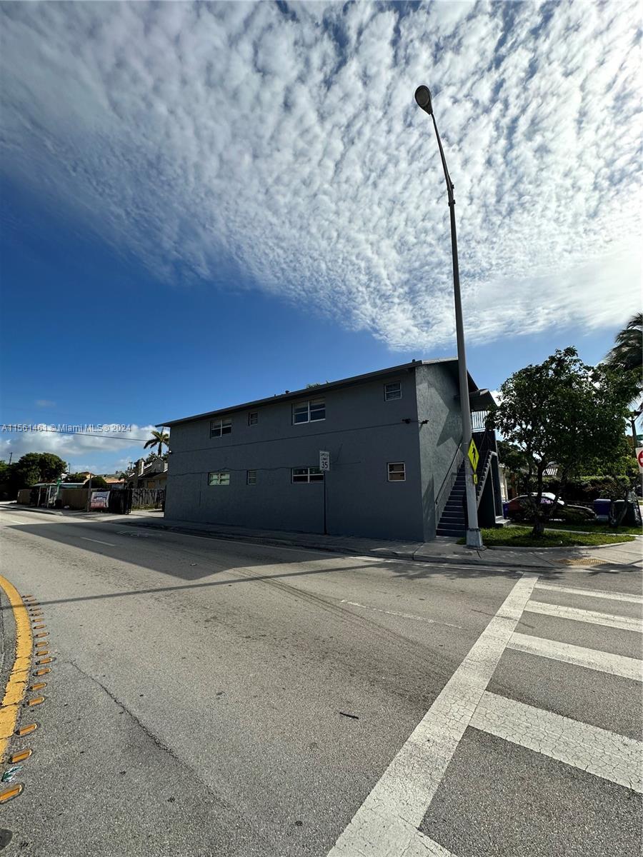 1687 SW 10th St Upper, Miami, Florida 33135, 3 Bedrooms Bedrooms, ,2 BathroomsBathrooms,Residentiallease,For Rent,1687 SW 10th St Upper,A11561461