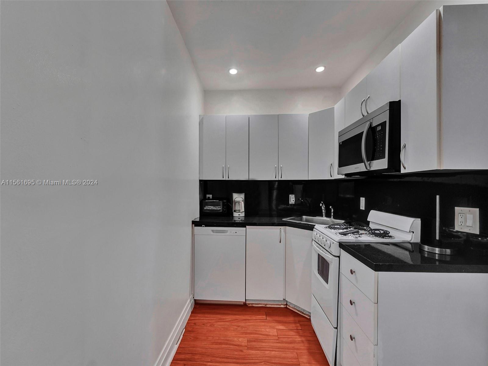 7820 Abbott Ave 1, Miami Beach, Florida 33141, 2 Bedrooms Bedrooms, ,1 BathroomBathrooms,Residentiallease,For Rent,7820 Abbott Ave 1,A11561695