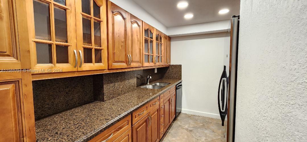 Walk/bike path, with walkway to beach