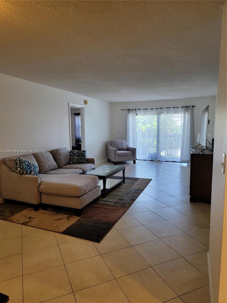 1301 NE 7th St 213, Hallandale Beach, Florida 33009, 2 Bedrooms Bedrooms, ,2 BathroomsBathrooms,Residentiallease,For Rent,1301 NE 7th St 213,A11561768