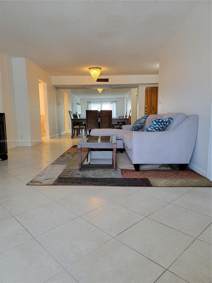 1301 NE 7th St 213, Hallandale Beach, Florida 33009, 2 Bedrooms Bedrooms, ,2 BathroomsBathrooms,Residentiallease,For Rent,1301 NE 7th St 213,A11561768