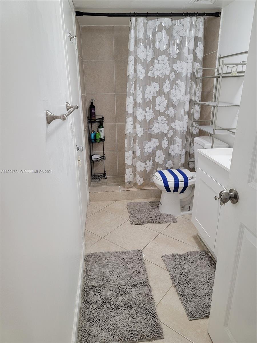 1301 NE 7th St 213, Hallandale Beach, Florida 33009, 2 Bedrooms Bedrooms, ,2 BathroomsBathrooms,Residentiallease,For Rent,1301 NE 7th St 213,A11561768