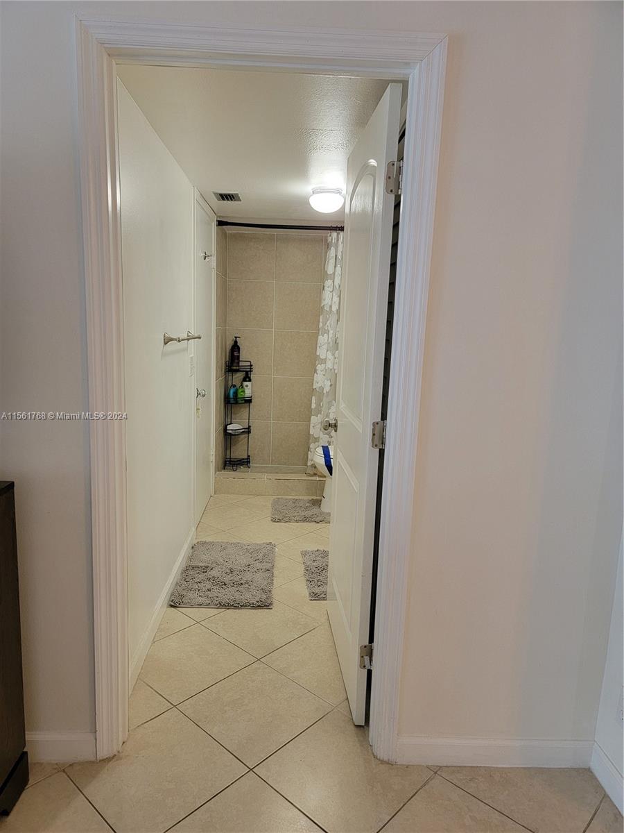 1301 NE 7th St 213, Hallandale Beach, Florida 33009, 2 Bedrooms Bedrooms, ,2 BathroomsBathrooms,Residentiallease,For Rent,1301 NE 7th St 213,A11561768