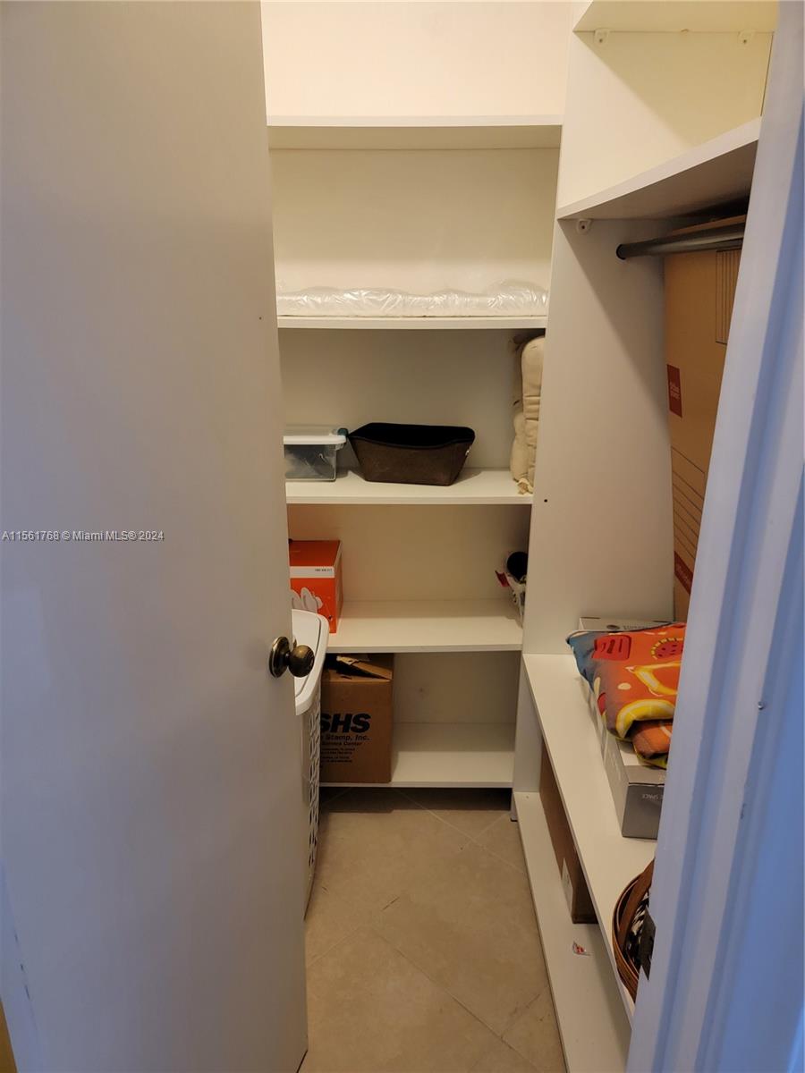 1301 NE 7th St 213, Hallandale Beach, Florida 33009, 2 Bedrooms Bedrooms, ,2 BathroomsBathrooms,Residentiallease,For Rent,1301 NE 7th St 213,A11561768