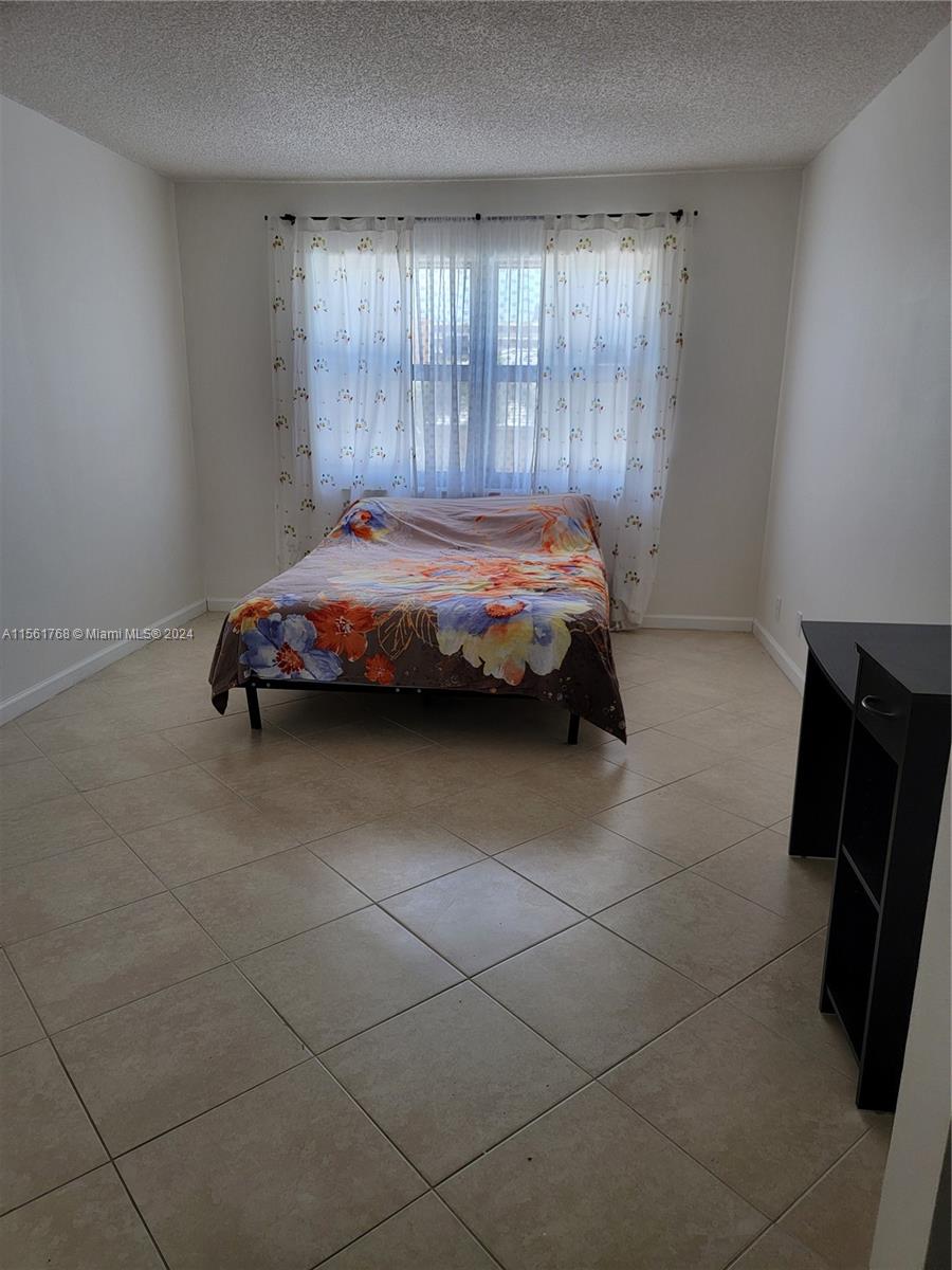 1301 NE 7th St 213, Hallandale Beach, Florida 33009, 2 Bedrooms Bedrooms, ,2 BathroomsBathrooms,Residentiallease,For Rent,1301 NE 7th St 213,A11561768