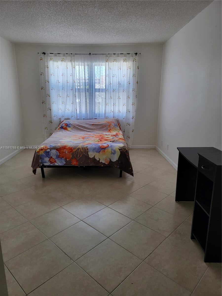1301 NE 7th St 213, Hallandale Beach, Florida 33009, 2 Bedrooms Bedrooms, ,2 BathroomsBathrooms,Residentiallease,For Rent,1301 NE 7th St 213,A11561768