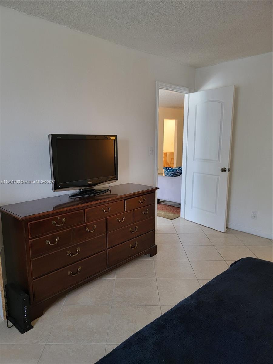 1301 NE 7th St 213, Hallandale Beach, Florida 33009, 2 Bedrooms Bedrooms, ,2 BathroomsBathrooms,Residentiallease,For Rent,1301 NE 7th St 213,A11561768
