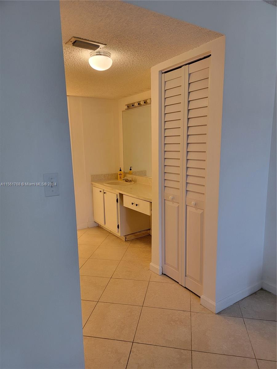 1301 NE 7th St 213, Hallandale Beach, Florida 33009, 2 Bedrooms Bedrooms, ,2 BathroomsBathrooms,Residentiallease,For Rent,1301 NE 7th St 213,A11561768