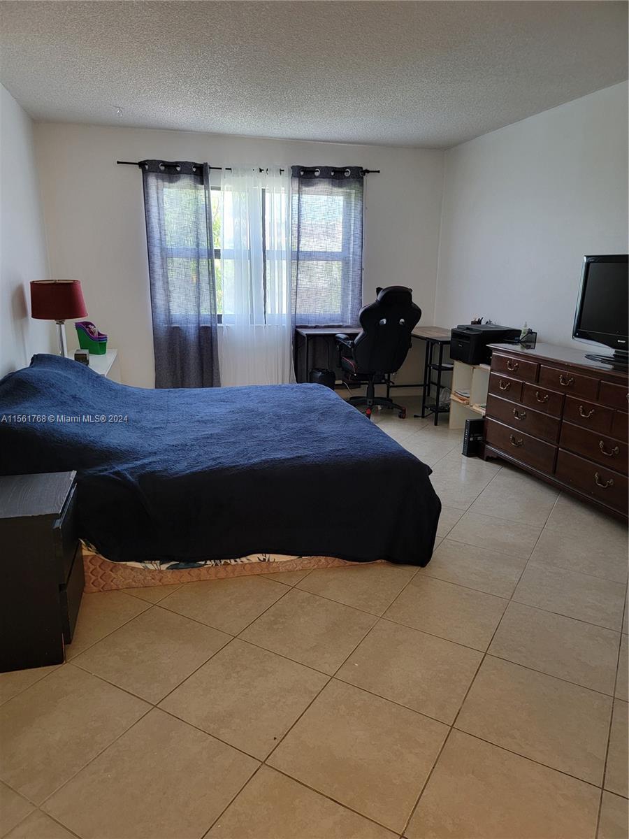1301 NE 7th St 213, Hallandale Beach, Florida 33009, 2 Bedrooms Bedrooms, ,2 BathroomsBathrooms,Residentiallease,For Rent,1301 NE 7th St 213,A11561768